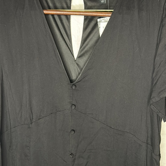 NWT TORRID black maxi dress. Decorative buttons down front of dress. Size 2X. - Picture 8 of 12